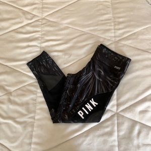 PINK Victoria’s Secret Ultimate Leggings Capri Cropped. Black and Gray Color